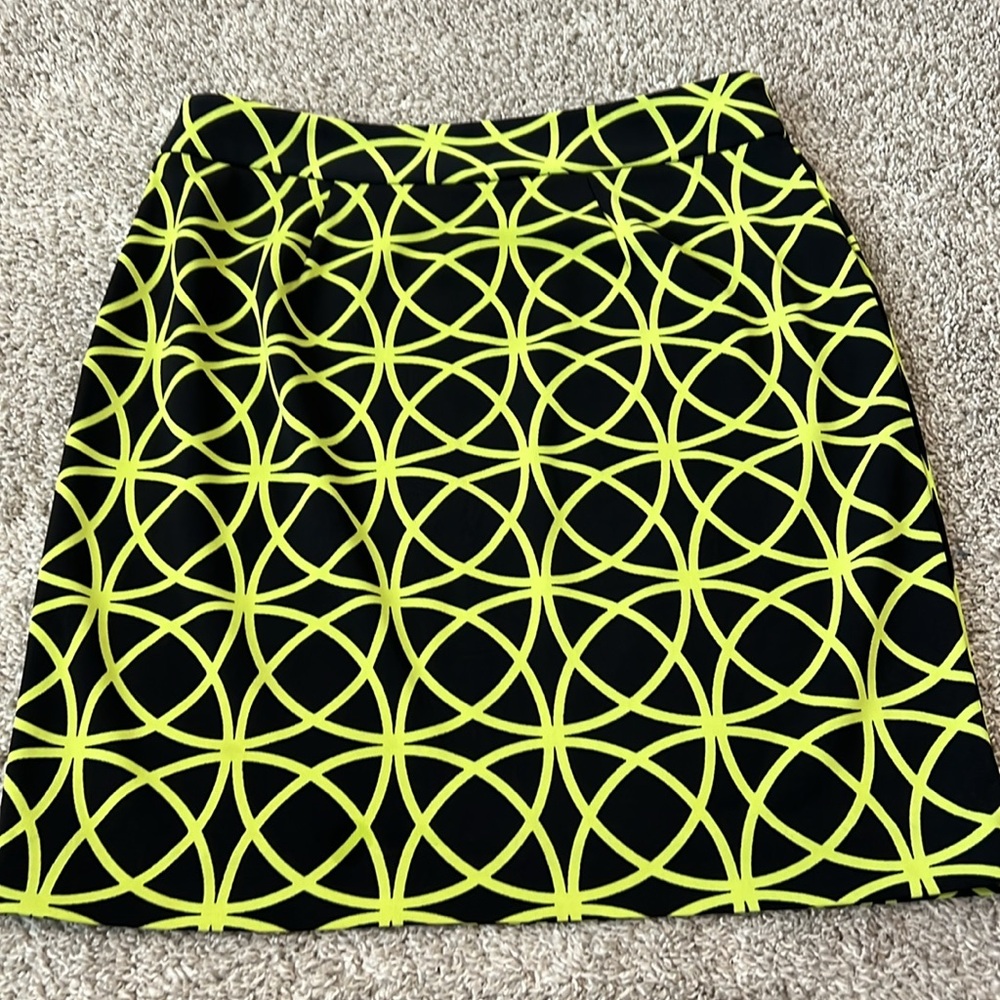 EUC Adrienneโ Vittadini Petite Geometric Pencil Skirt 10P Polyester Spandex Soft